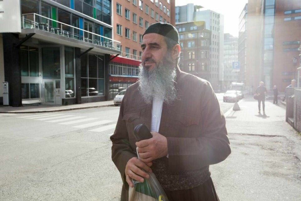 ERSTATNING: Mulla Krekar må betale 40.000 kroner i erstatning til Halmat Goran. Det skjer selv om Krekar ble frikjent for trusler i mars.