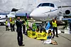 Miljøaktivister fra Stay Grounded og Greenpeace demonstrerte under konferansen European Business Aviation Convention and Exhibition (EBACE), som ble arrangert i Genève, Sveits, i mai. Klimaaktivister har den senere tid rettet mange aksjoner mot de superrikes livsstil, som står for betydelige klimautslipp. Foto: AP / NTB