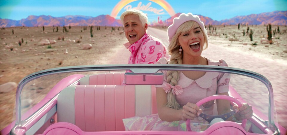 KINO: Filmen «Barbie» bidro til at mange dro på kino i sommer. Den norske kinobransjen kan juble sammen med Margot Robbie og Ryan Gosling. «Barbie» bidro til at det ble en meget god sommer. Bransjeorganisasjonen Film & Kino tror kinotrenden vil fortsette. Foto: Warner Bros. Pictures / AP / NTB