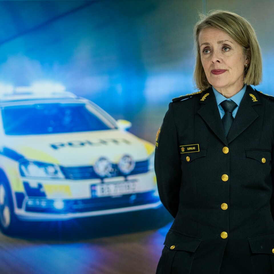 SAMARBEID: Benedicte Bjørnland er politidirektør i Norge. Norsk og svensk politi skal samarbeide tettere, sier hun. Bildet viser politidirektør Benedicte Bjørnland med en politibil i bakgrunnen. Arkivfoto: Ole Berg-Rusten / NTB