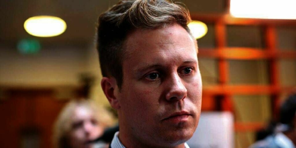 LEDER: Det må være greit å diskutere Eskil Pedersens flukt fra Utøya 22. juli i fjor. Det mener Brynjar Meling. Han er bistandsadvokat for flere etter terror-angrepene i fjor. Noen av dem mener at Pedersen bør slutte som leder i ungdomspartiet AUF.