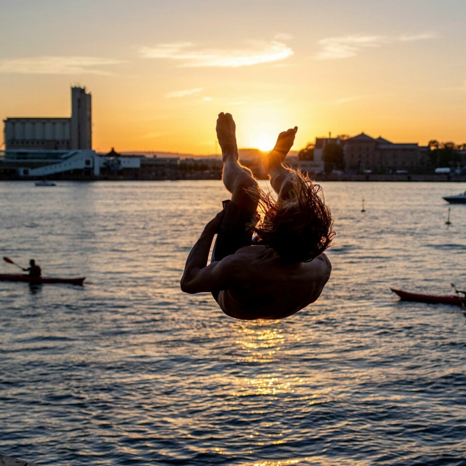 BADING: Det er fortsatt gode bademuligheter på Østlandet. Solfylt i Oslo i september. Foto: Javad Parsa / NTB