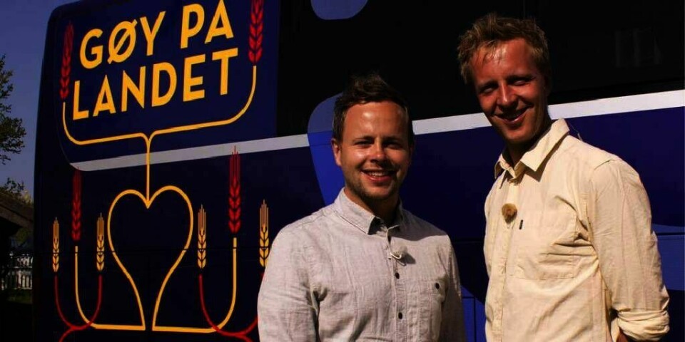 Alexander Nyhagen (til venstre i bildet) og Fridtjof Nilsen er programledere for Gøy på landet i Norge. Nå lages serien også i flere andre land.