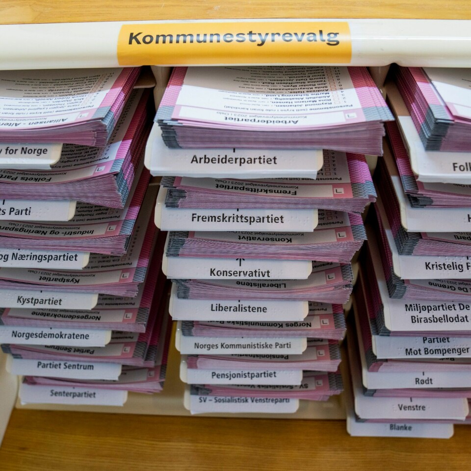 VALG: 1,12 millioner har stemt på forhånd i kommunevalget. Det er ny rekord. Bildet viser ulike stemmesedler.