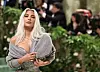 Bildet viser Kim Kardashian på den røde løperen på årets Met Gala.