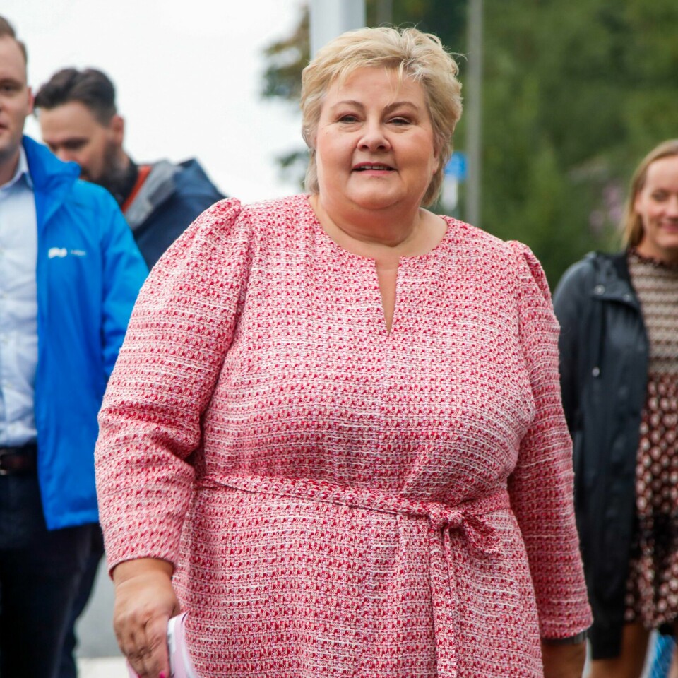 HØYRE: Valget ser ut til å ende bra for Høyre. Også i fylkene, viser de første tallene. På bildet er Høyre-leder Erna Solberg på vei til å stemme. Bildet viser Høyre-leder Erna Solberg.
