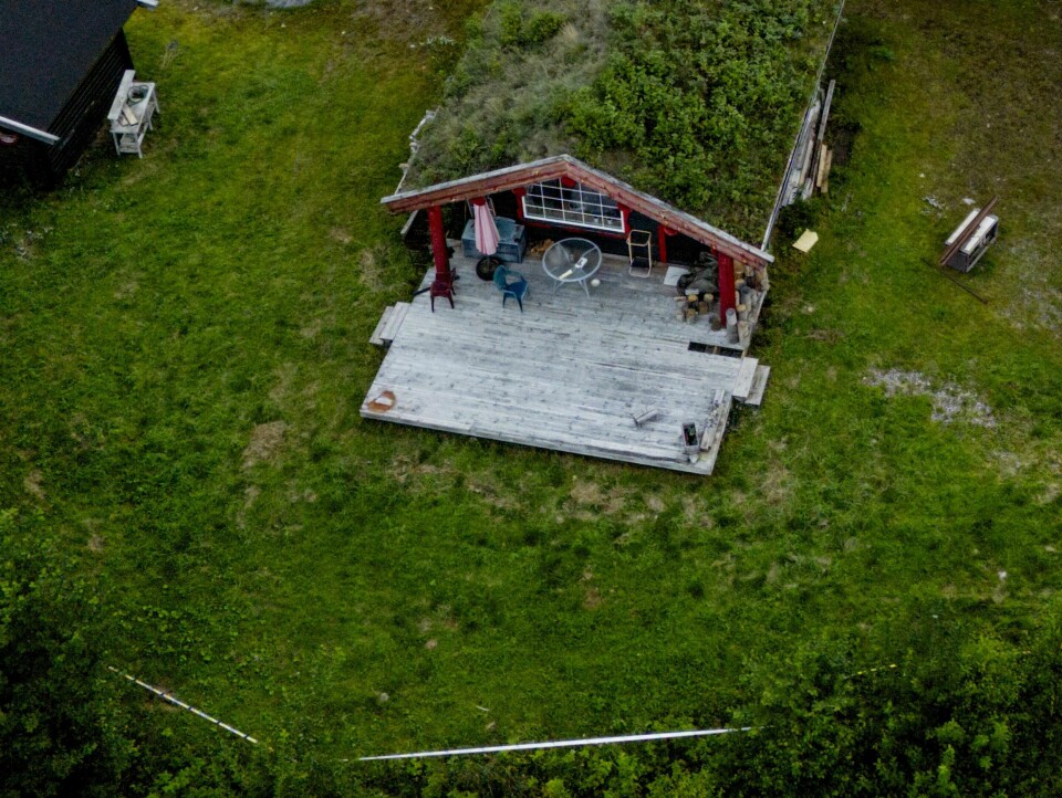 ETTERFORSKES: Jonas Aarseth Henriksen ble funnet drept i nærheten av denne hytten. Bildet viser hytten i Nes i Ådal som Jonas Henriksen ble funnet drept i nærheten av.