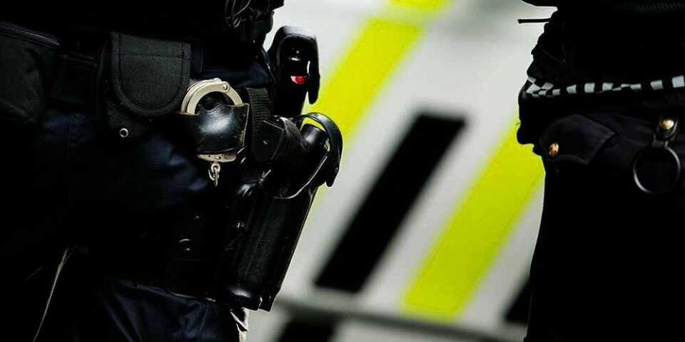 SLUTT: Norge er blitt tryggere, mener Politiets sikkerhetstjeneste. Derfor trenger ikke politiet gå rundt med våpen. Fredag er det slutt på våpen, skriver avisa Dagbladet.