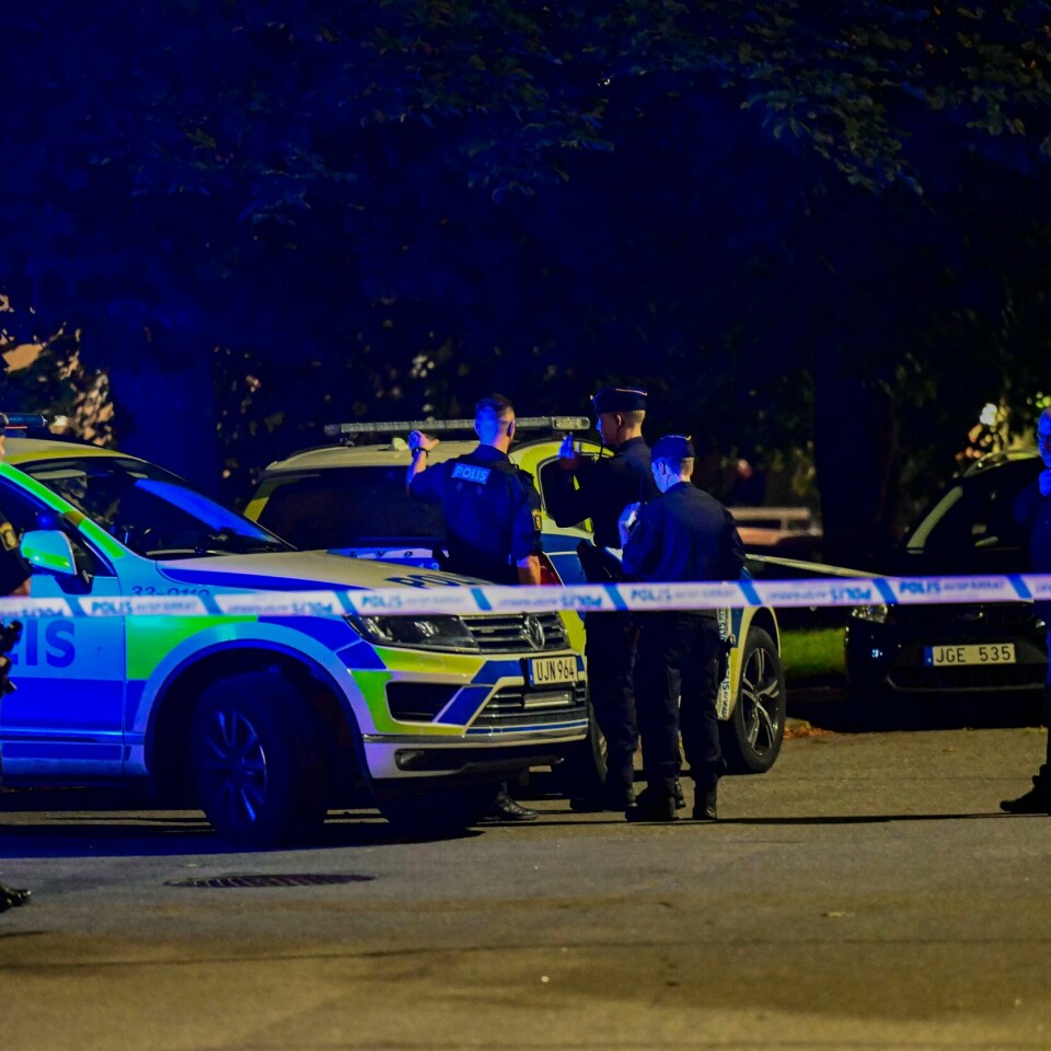 POLITI: Svensk politi på åstedet etter en skyteepisode vest i Stockholm i helgen. Svensk politi på åstedet etter en skyteepisode vest i Stockholm i helgen. Foto: Jonas Ekströmer / TT / NTB