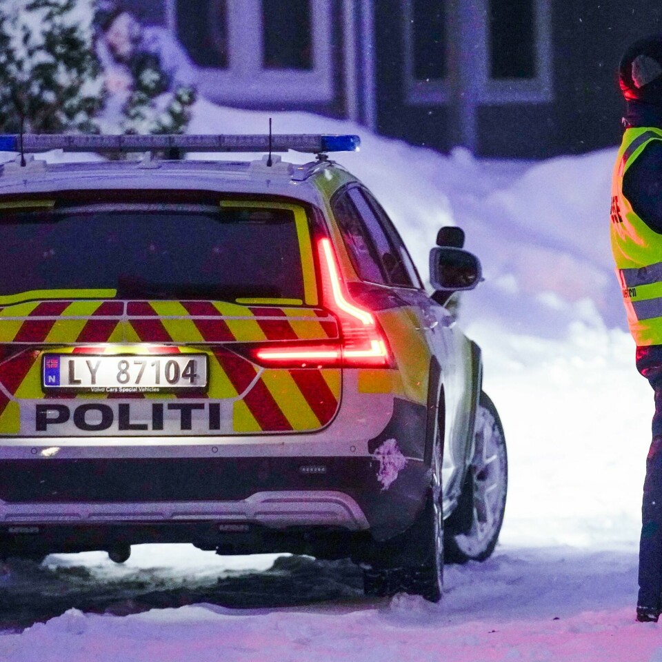 STAVERN: Politiet ved åstedet der en mann ble funnet drept i Stavern. Bildet viser politi ved åstedet i Stavern der en mann ble funnet drept.