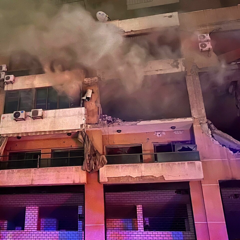 ANGREP: Her skal en drone ha truffet et av Hamas sine kontorer. Nestlederen deres Saleh al-Arouri og fem andre ble drept. Hamas-toppen Saleh al-Arouri og fem andre personer ble drept i et droneangrep i utkanten av Libanons hovedstad Beirut tirsdag. Foto: Hussein Malla ( AP / NTB