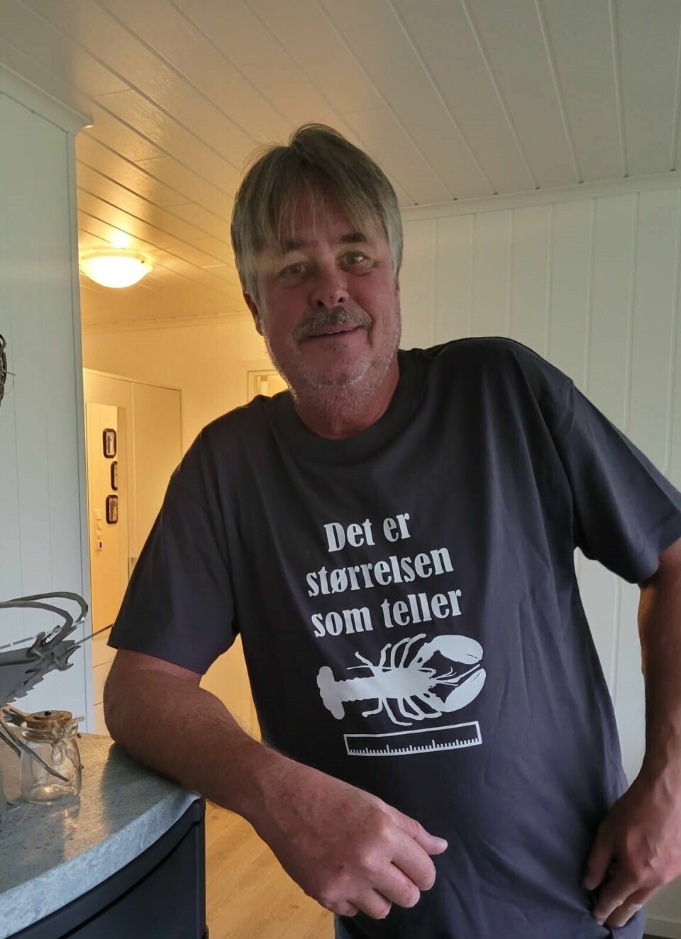 HYTTE: Agnar Svindland er lei av å måke på hytta. Agnar Svindland