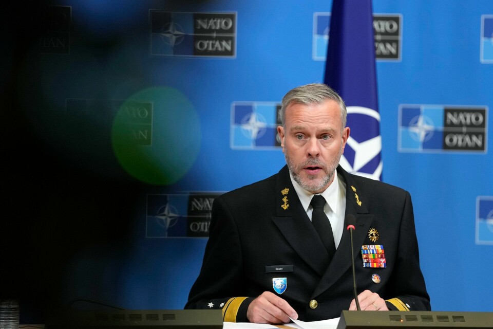 MILITÆR SJEF I NATO: Robert Bauer er Natos militære sjef. Alle må forberede seg på at krig kan skje, mener han. Nato-topp Robert Bauer sier Ukraina-krigen er stillestående for begge parter om dagen. Foto: Virginia Mayo / AP / NTB