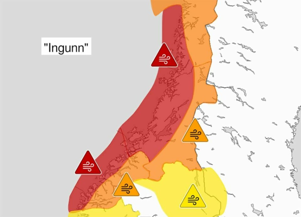 UVÆR: Grafikken viser hvor uværet «Ingunn» vil treffe onsdag. De røde farevarslene er de høyeste som kan sendes ut, og gjelder for deler av Nordfjord, Møre og Romsdal, Trøndelag og Helgeland. Foto: Meteorologisk institutt / NTB