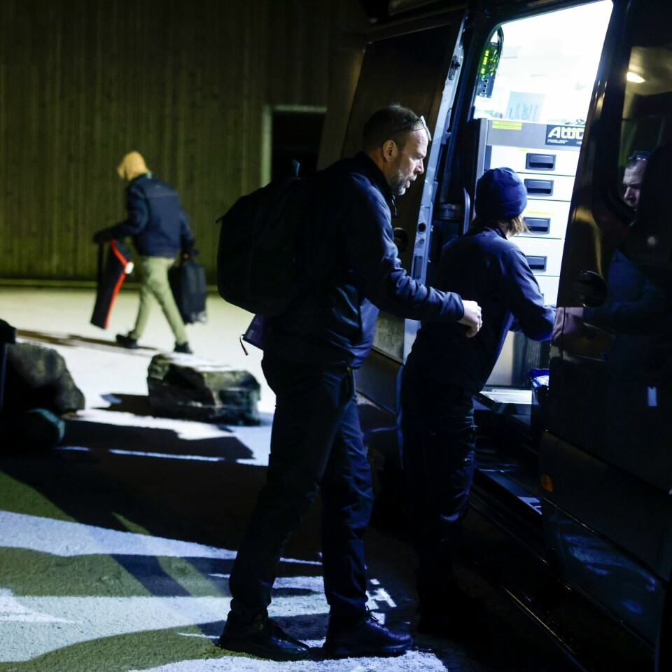 SIKTET: En person er siktet for drap. Politiet fant to skadde personer. Den ene døde på vei til sykehus. Bilde av politiet i bergen etter en voldsepisode. En person døde. Foto: Paul S. Amundsen / NTB