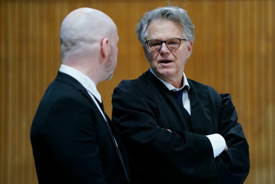 TAPTE: Anders Behring Breivik tapte saken min mot staten. Han vil anke saken, ifølge advokat Øystein Storrvik. Bildet viser Anders Behring Breivik som snakker med advokat Øystein Storrvik. Foto: Terje Pedersen / NTB