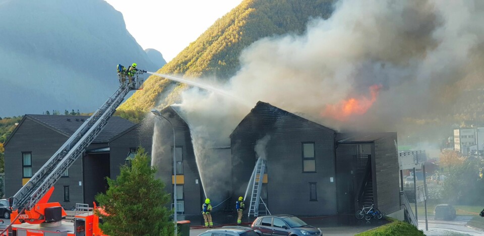 BRANN: Det brenner i en bolig for flyktninger i Åndalsnes.