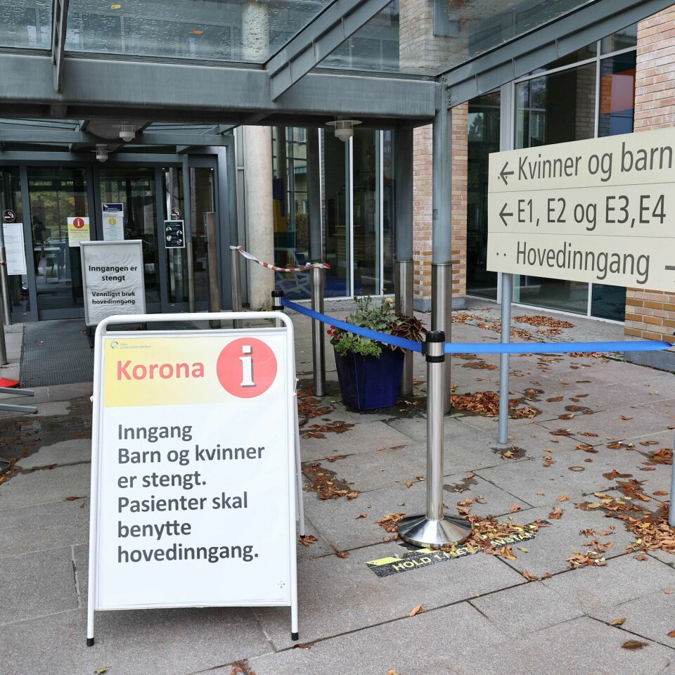 SMITTE: Stadig flere blir smittet med korona-viruset. Regjeringen har kommet med nye tiltak.