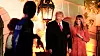 Bildet viser USAs president Donald Trump og kona Melania, som feirer halloween. Det kan se ut som Trump ble litt skremt.
