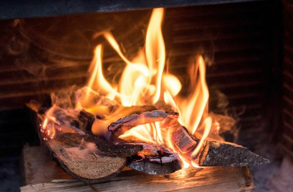 Oslo 20161018.
Kos med levende flammer, men det kan vÊre en utfordring  f fyr i ovnen.
Foto: Sebastian Holsen / NTB