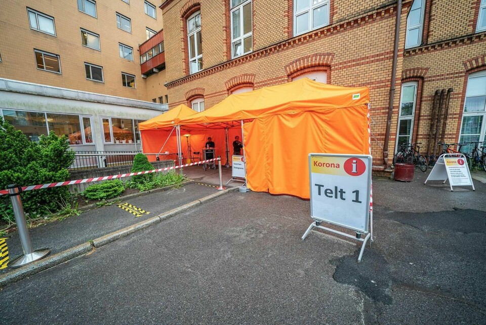 KORONA: Tallet på smittede per døgn er blitt lavere.