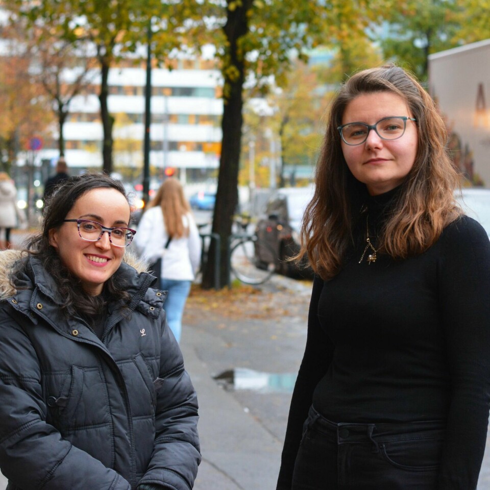 JOBB: Juana Jimenez er fra Spania. Azra Kurtovic hjelper henne å finne jobb i Norge.