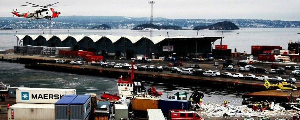 BØTER:  Tre mennesker døde i ulykken med godstog på Sjursøya i Oslo i mars. Nå straffes Jernbaneverket og selskapet CargoNet med millionbøter.