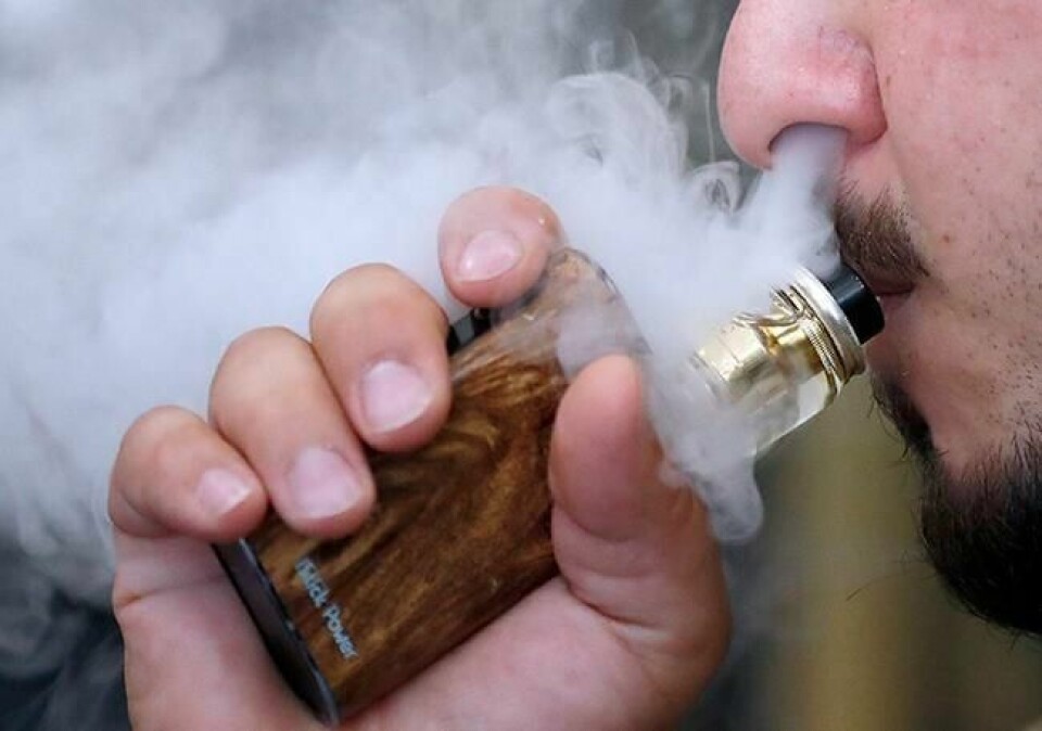 E-SIGARETT: Stadig flere amerikanere blir syke og dør etter at de har røykt e-sigaretter.