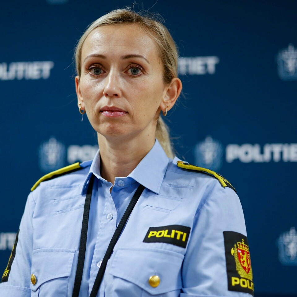 POLITI: Politi-inspektør Cecilie Pedersen på pressekonferanse. Politiinspektør Cecilie Pedersen sier at politiet mener drapene på de to i Kristiansand har skjedd mellom tirsdag kveld og onsdag ettermiddag. Foto: Tor Erik Schrøder / NTB