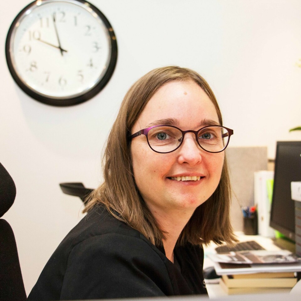 ARBEID: Mona Hoff Mittet er en av dem som har fått varig tilrettelagt arbeid. Hun har slitt med angst, men føler seg bedre av å jobbe.