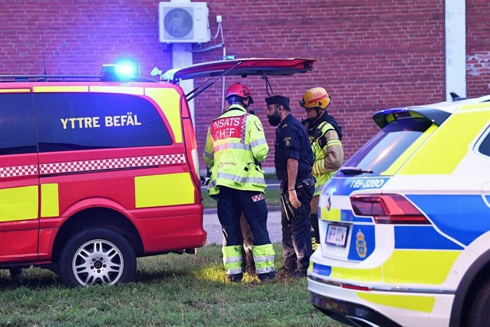 BRANN: Slukkingen av en brann i Malmö ble stanset. Årsaken var mistanke om en bombe i bygget.