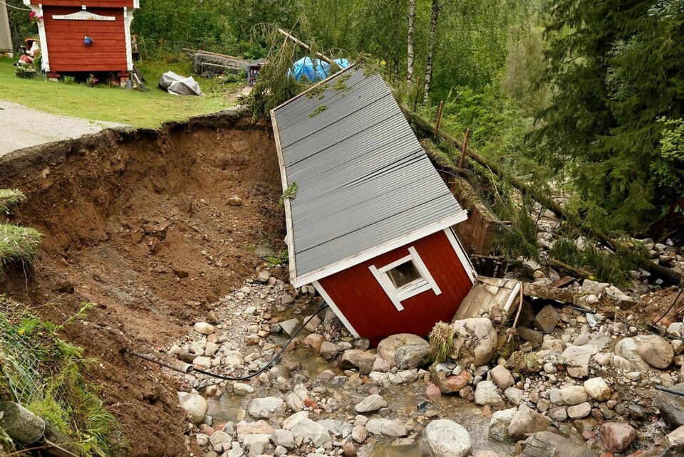 NATURSKADER: Flom, styrtregn, ras og andre typer naturfenomener har gjort store skader i Norge. Her fra en oversvømmelse i Brummunddal.