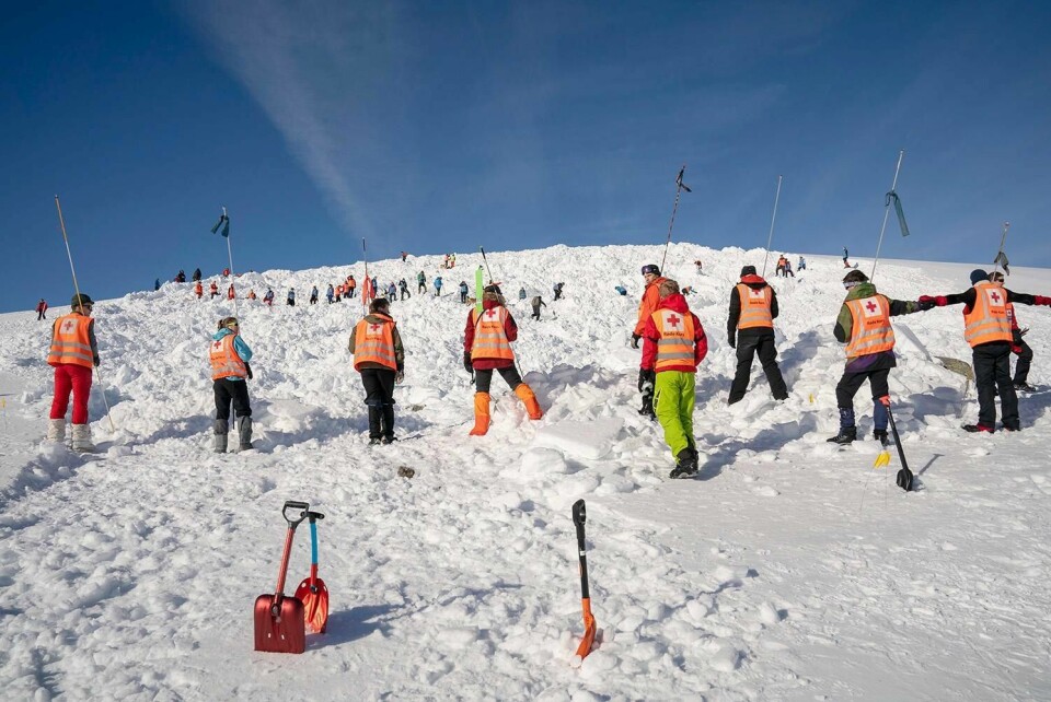 DØDE: 13 mennesker døde i skredulykker i Norge vinteren 2018/2019. Bildet viser en øvelse på søk i skred.
