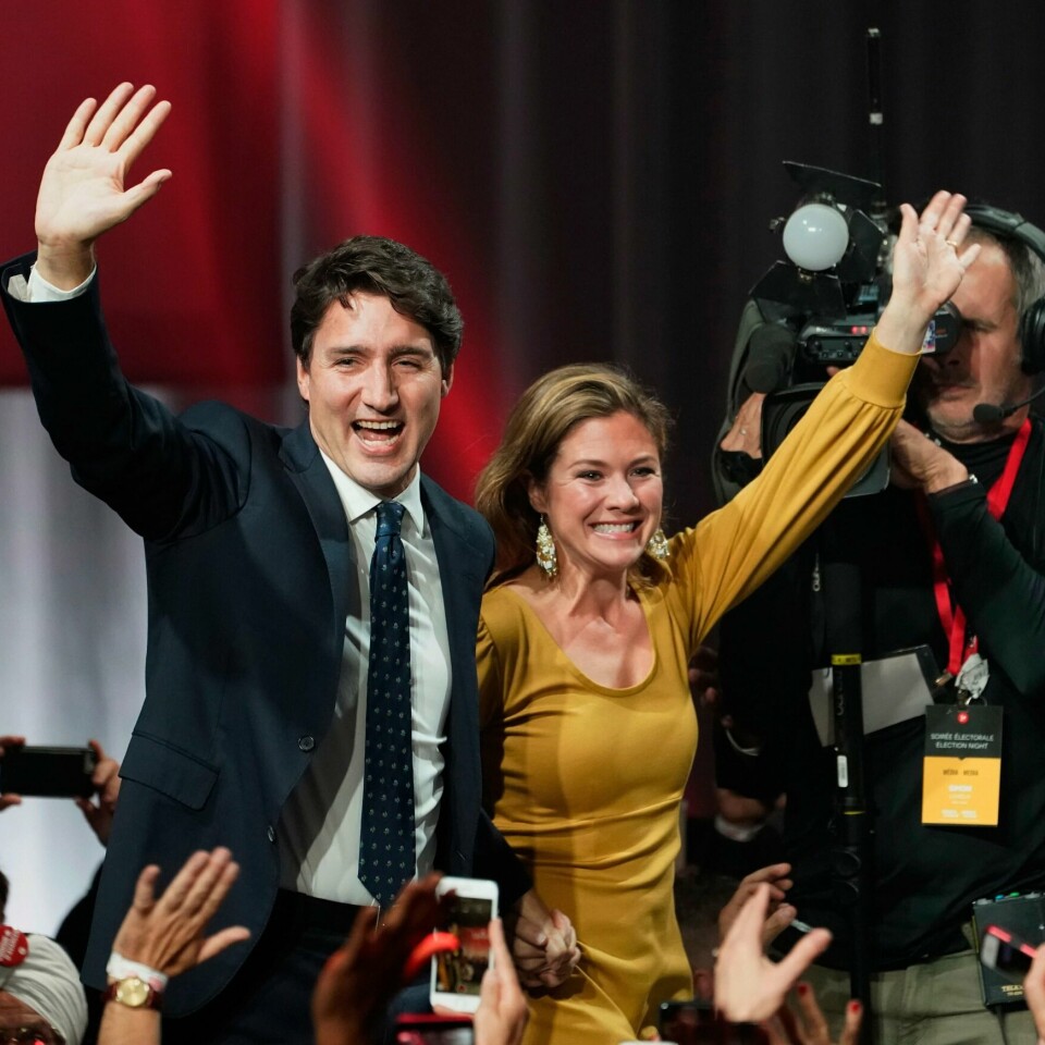FEIRET: Justin Trudeau og kona Sophie Gregoire jublet for at han trolig fortsetter som statsminister i Canada.
