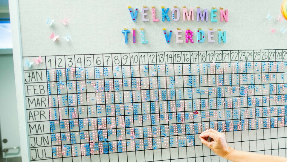 FÅ: Jordmødre beskriver hverdagen som tøff. De er for få på jobb.