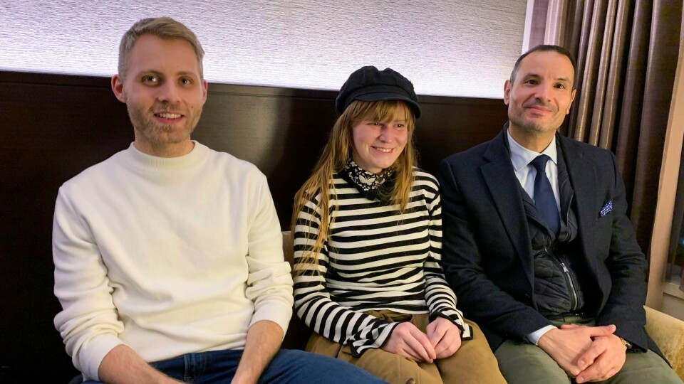 FRI: Ingrid Martinussen er løslatt fra fengsel i Japan. Her er hun sammen med bistands-advokat Farid Bouras og tidligere Ansa-leder i Japan, Stian Sopp. Ansa er en organisasjon for norske studenter i utlandet.