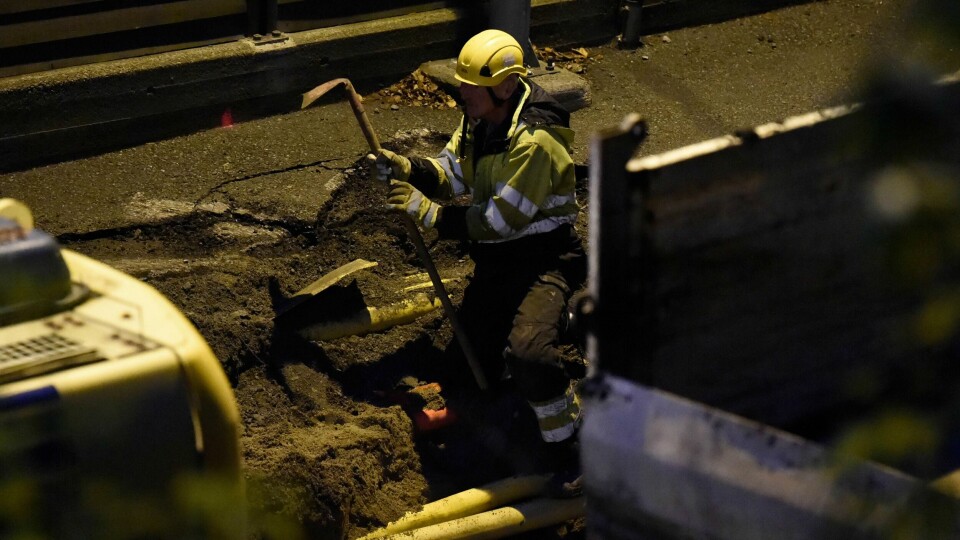 STENGTE: Veien E39 i Bergen ble stengt. Årsaken var en vann-lekkasje. Foto: Marit Hommedal / NTB scanpix