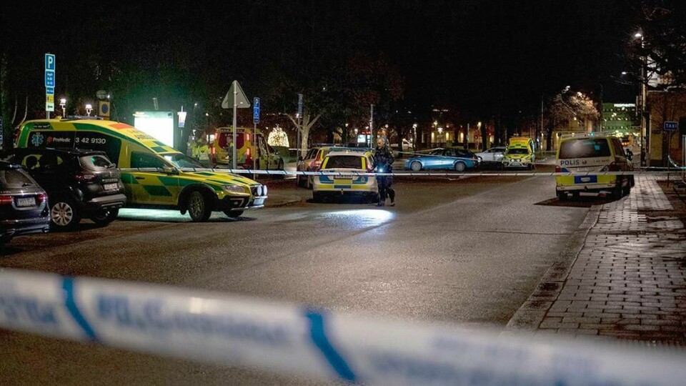POLITI: Politiet hadde satt opp sperringer på stedet der to menn ble skutt og drept. Det skjedde natt til torsdag i Norrköping i Sverige.