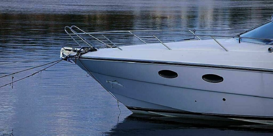 LØNN:  Nordmenn får stadig flere og raskere båter. I sommer har flere dødd i båtulykker. Men politiet skriver ut færre bøter på sjøen enn tidligere.