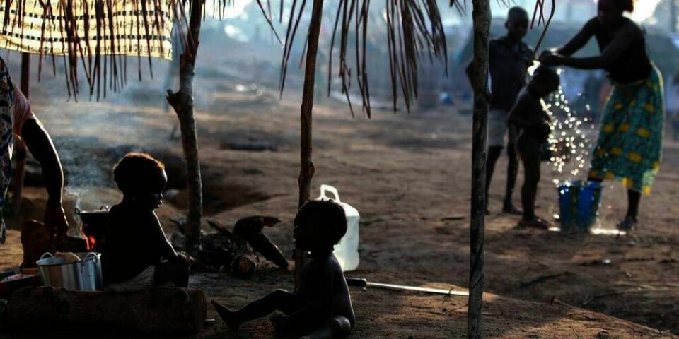 FLYKTNINGER: Mange folk fra Elfenbens-kysten er på flukt. Årsaken er vold og uro i landet. Det har også gjort at sykdommer lettere sprer seg. Flere tilfeller av sykdommen polio har blitt oppdaget.