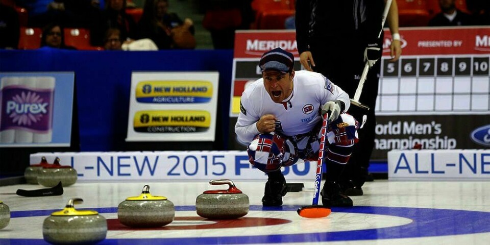 VANT: Det norske landslaget i curling vant over Canada. På banen er Thomas Ulsrud.