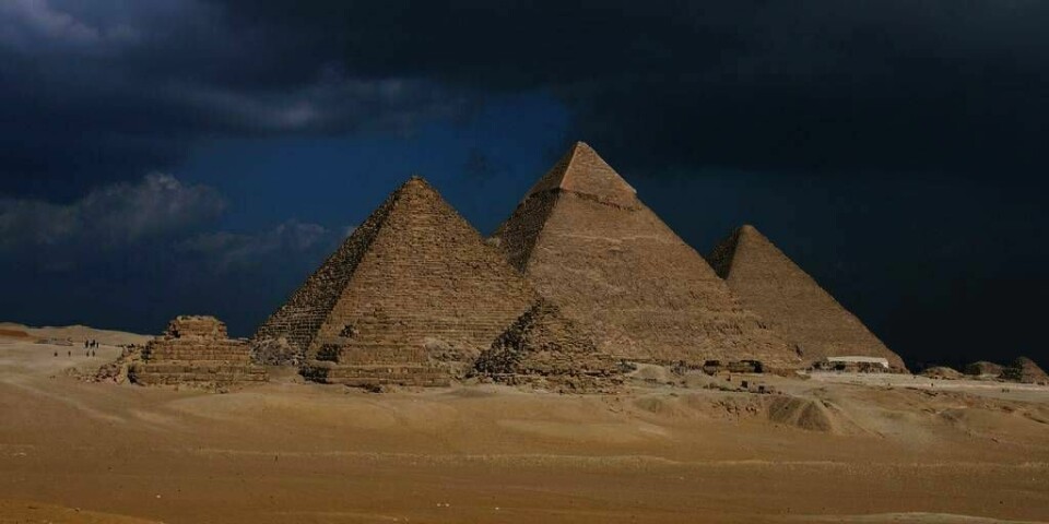 PYRAMIDER: De egyptiske pyramidene er enorme. Men hvordan visste egypterne hvordan de skulle bygge dem? Og hvordan laget de planer for arbeidet? forsker Ole Jørgen Bryn ved NTNU mener han har funnet svaret.