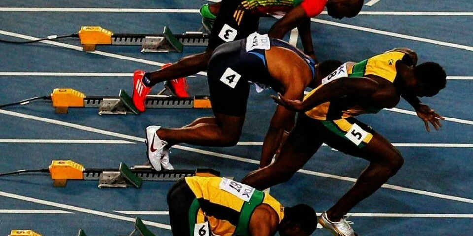 UTE: Usain Bolt fra Jamaica styrtet ut av startblokken på 100 meter. Men det var før startskuddet gikk. Dermed fikk han ikke delta i finalen i verdens-mesterskapet (VM).