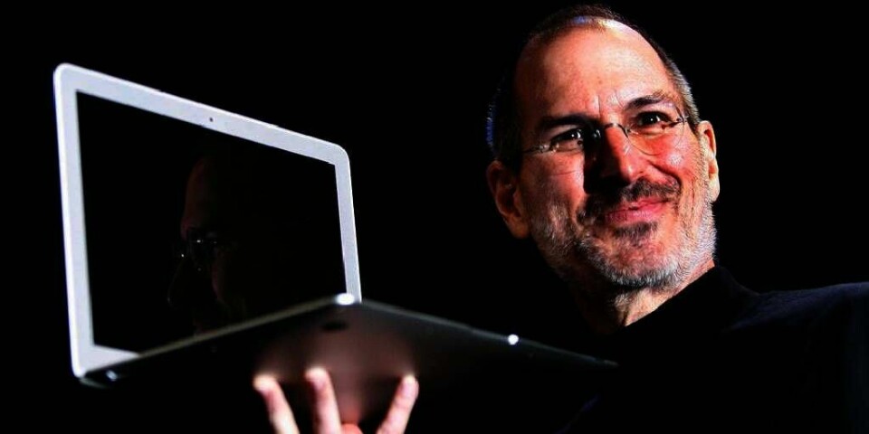 SLUTTER: Steve Jobs startet Apple sammen med Steve Wozniak. Firmaet lager blant annet Mac-datamaskiner. Nå slutter han i jobben.