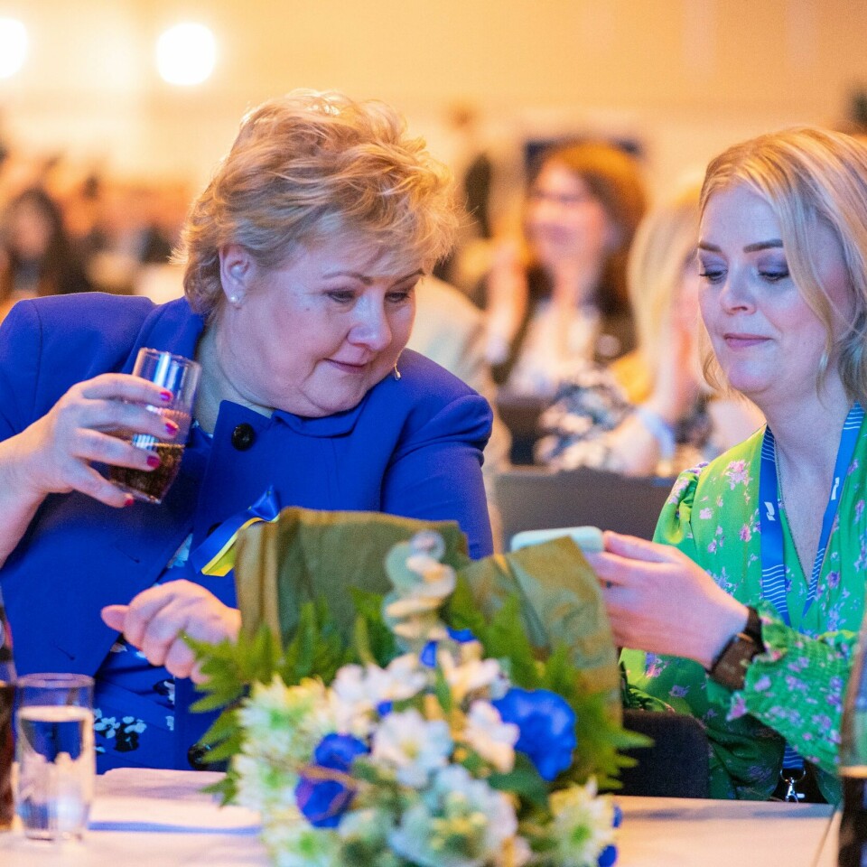 TILLIT: Tina Bru har tillit til at Erna Solberg har fortalt sannheten i saken om handel med aksjer. Bru er nestleder i Høyre. Her er hun sammen med Høyre-leder Erna Solberg. Bildet viser nestleder i Høyre Tina Bru med partileder Erna Solberg.