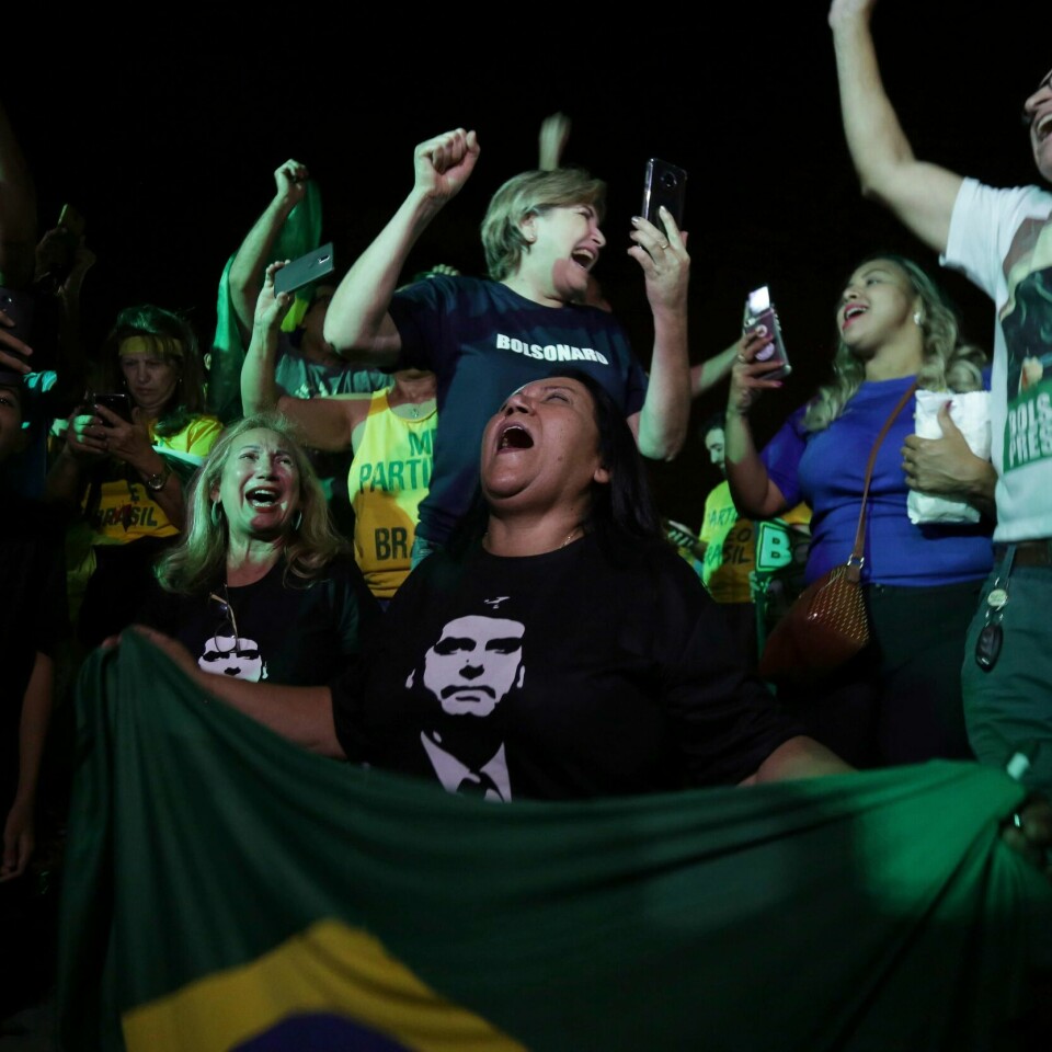 VALG: Høyresidens kandidat Jair Bolsonaro vant første valgrunde søndag. Folk som støtter Bolsonaro feiret i gatene.