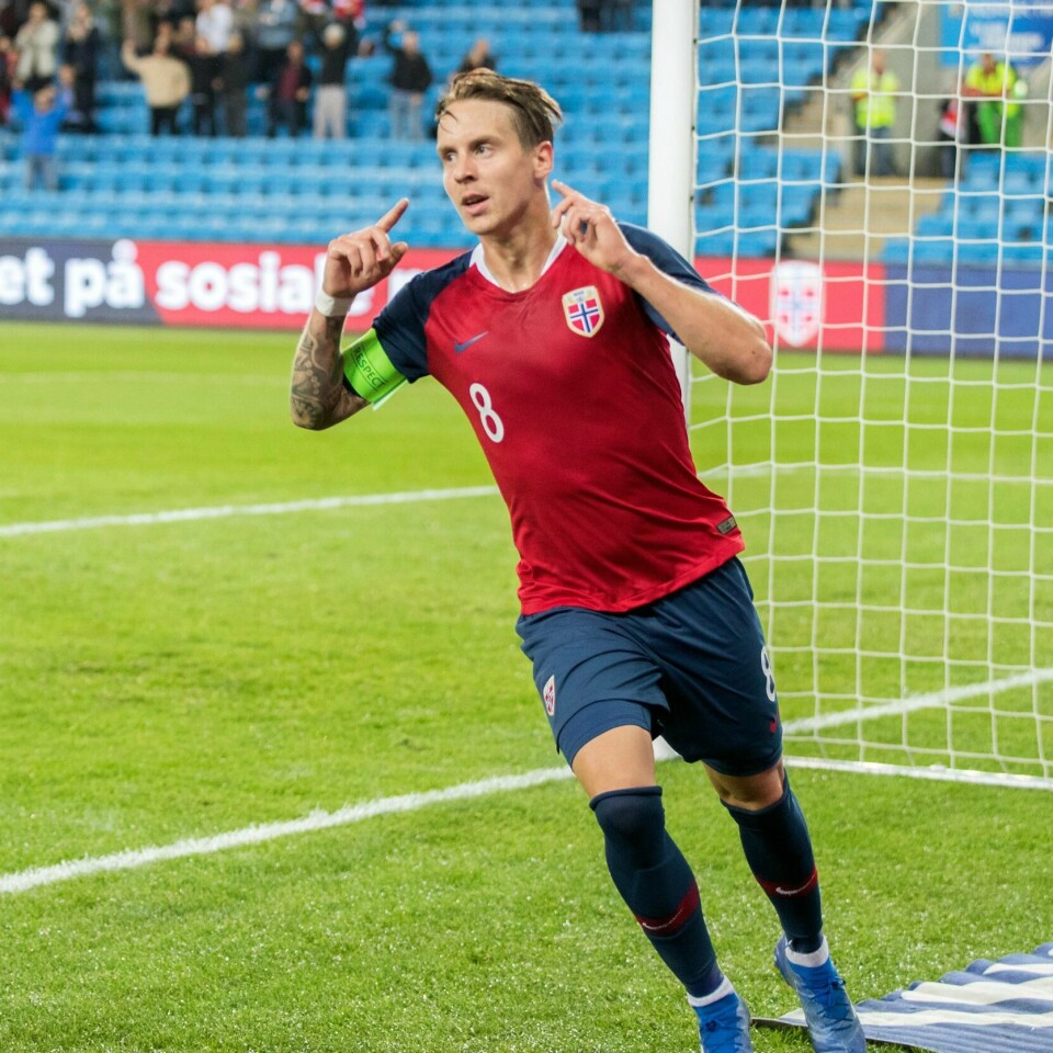KLAR: Norges kaptein Stefan Marius Johansen er klar for kamp. Tirsdag spiller Norge fotballkamp mot Bulgaria.