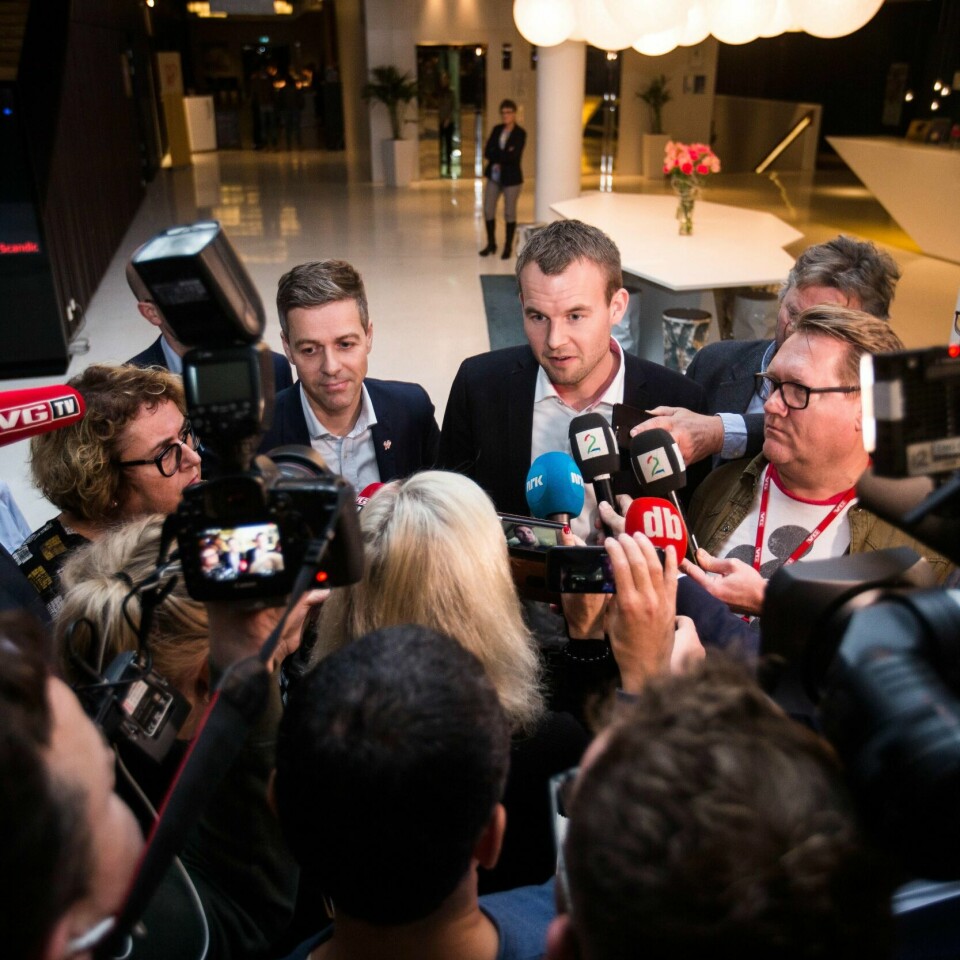 LANDSMØTE: Kristelig Folkeparti (KrF) har et viktig møte på Gardermoen fredag. Folk i partiet skal avgjøre framtiden til partiet. Her snakker leder Knut Arild Hareide og nestleder Kjell Ingolf Ropstad med mediene.