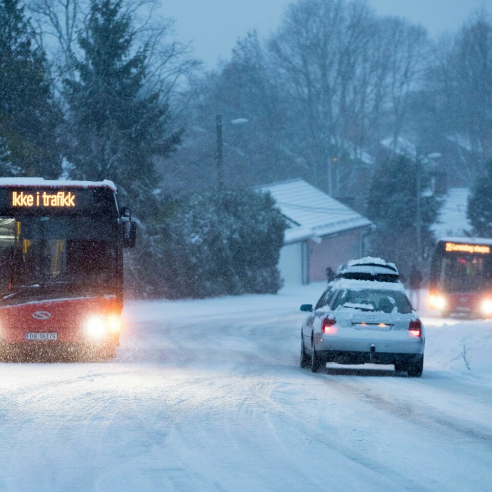 VÆR: Snø og milde temperaturer har ført til flere ulykker i trafikken.
