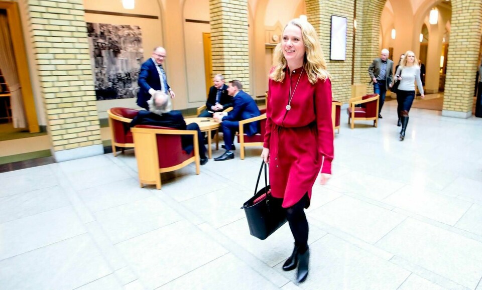 ALVORLIG: Statsråd Anniken Hauglie vil at saker om seksuell trakassering skal behandles på en bedre måte, i ei nemnd.